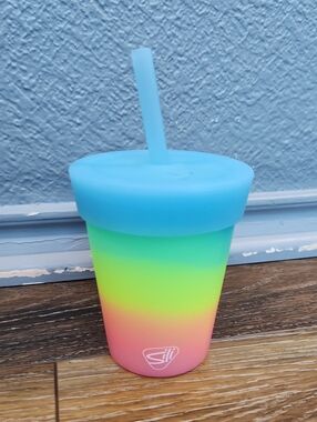 NWOT Silipint 8 oz Kids Straw Tumbler Glow Blue Ombre